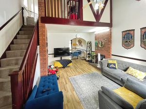 Lounge- click for photo gallery